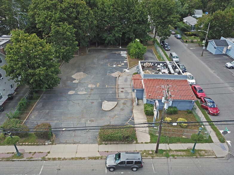 More Photos Of 336 Larkfield Rd, East Northport Freestanding For Lease