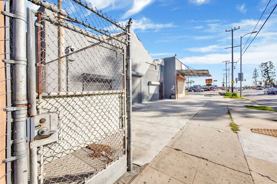 More Photos Of 11316-11318 S Vermont Ave, Los Angeles Storefront For Sale