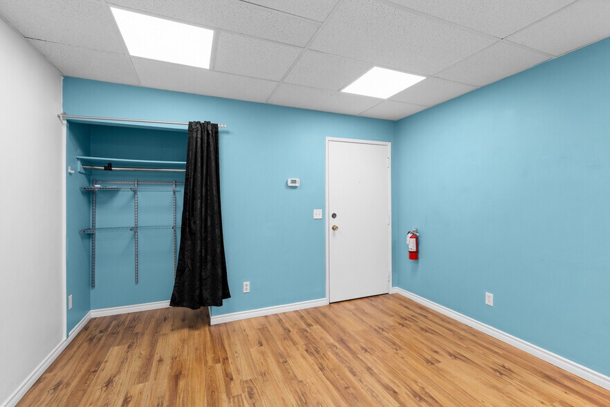 More Photos Of 537 Bernard Av, Kelowna Office For Lease