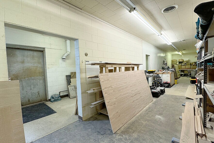 More Photos Of 1801 Wood St, Elkhart Storefront For Sale