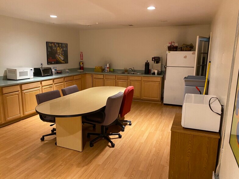 More Photos Of 6855 Vineland Ave, North Hollywood Warehouse For Sale