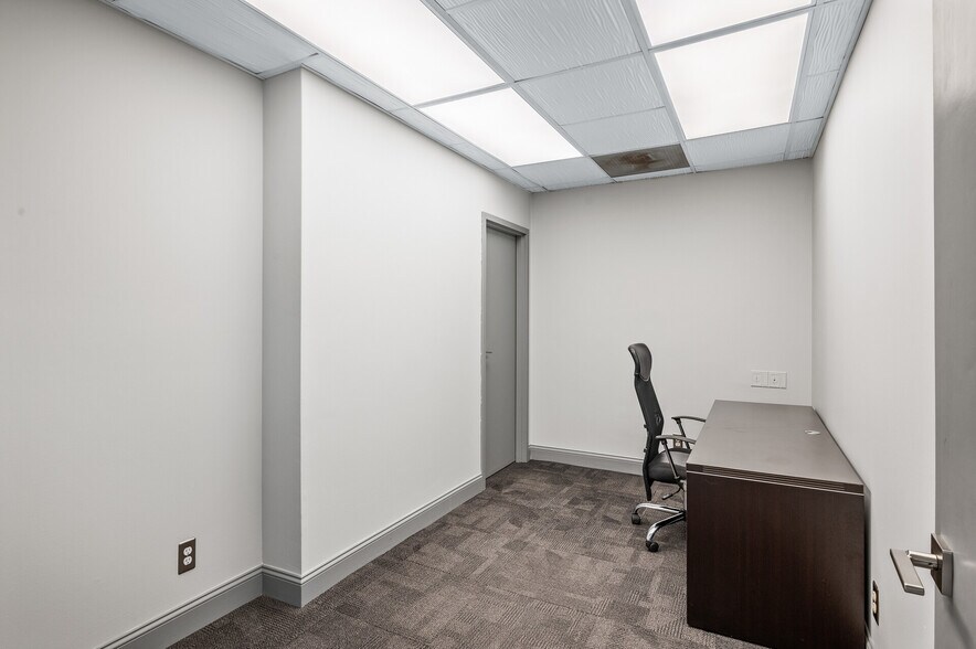 More Photos Of 4920-4934 Lincoln Dr, Edina Office For Sale