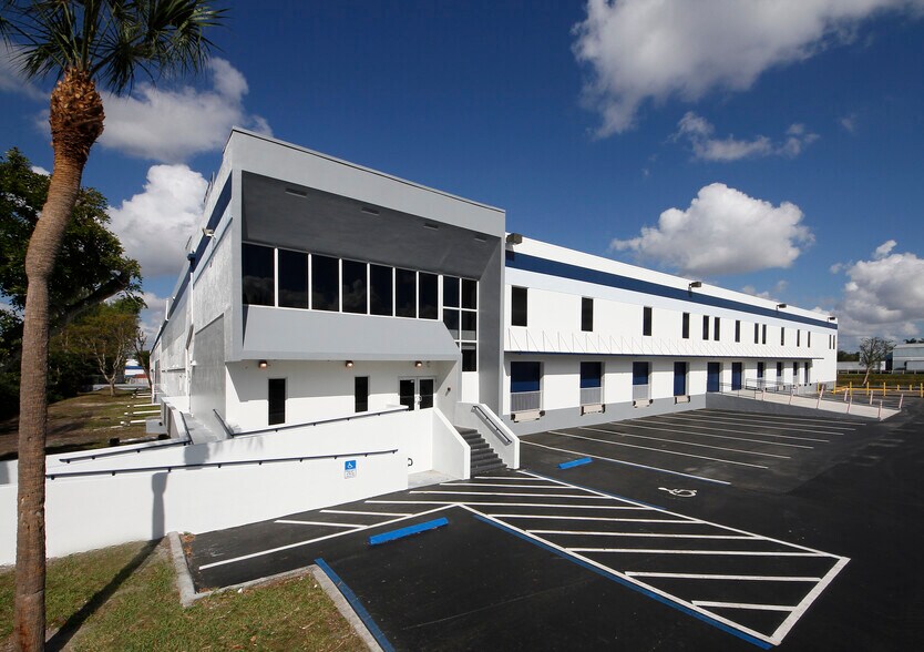 Primary Photo Of 1900 NW 92nd Ave, Doral Distribution For Lease