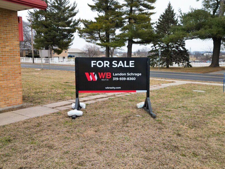 More Photos Of 1700 Bent St, Bedford Storefront For Sale