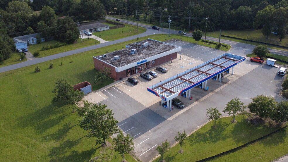 More Photos Of 500 Wilson Dr, Centerville Service Station For Lease