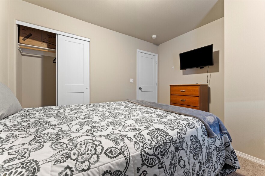 More Photos Of 2729 W Marina Dr, Moses Lake Apartments For Sale