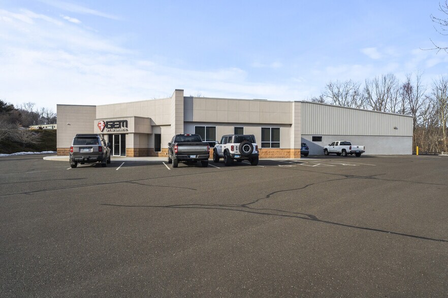 More Photos Of 2 Fox Hollow Rd, Oxford Manufacturing For Sale