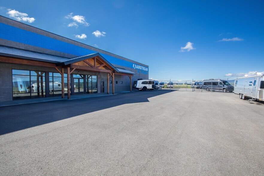 More Photos Of 22 Rorke rd, Etna General Retail For Sale