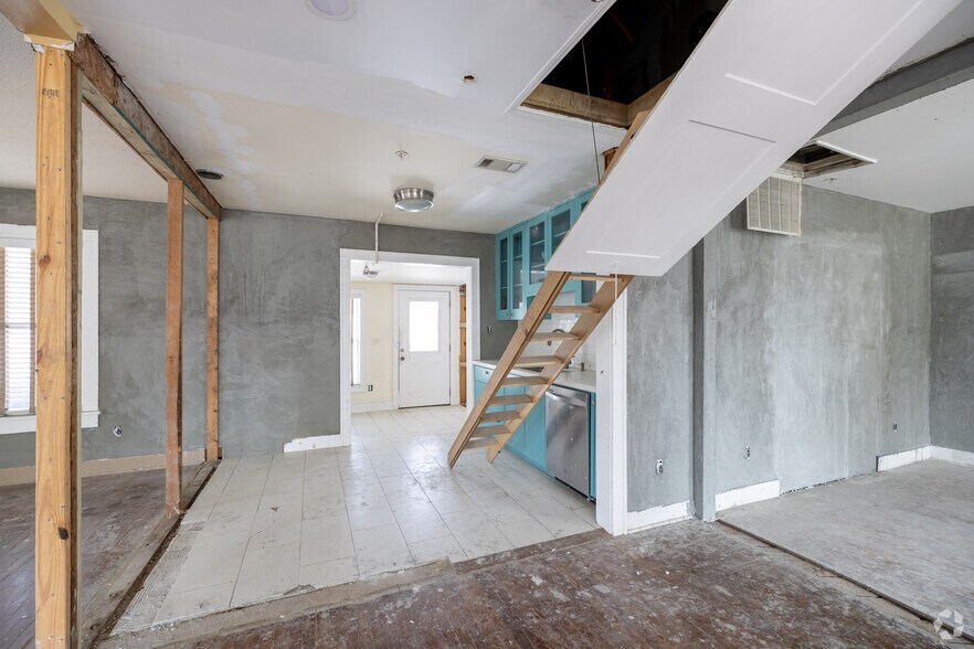 More Photos Of 4210 Emancipation Ave, Houston General Retail For Sale