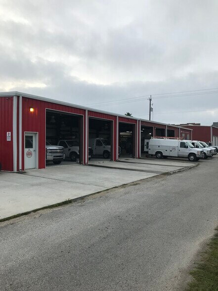 More Photos Of 3614 Alice St, Galveston Distribution For Sale