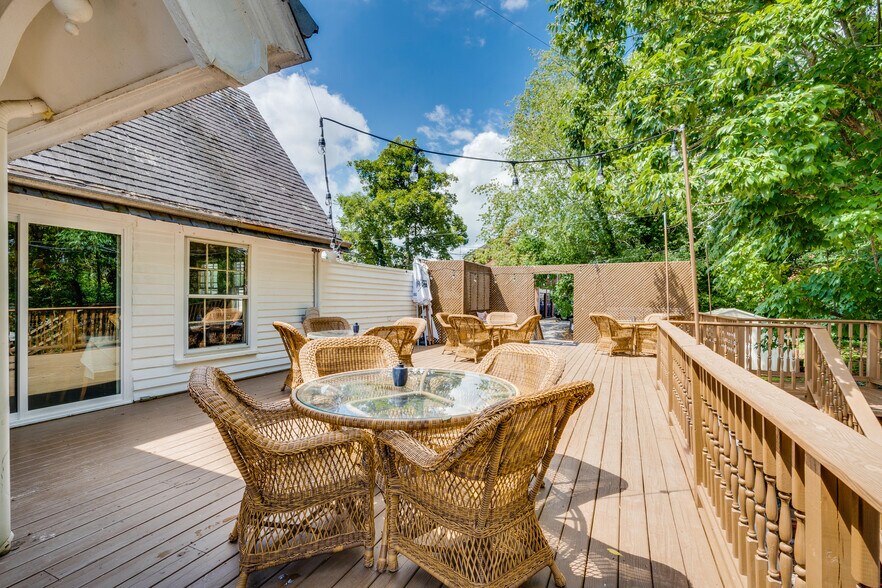 More Photos Of 412 6th St, Bristol Restaurant For Sale