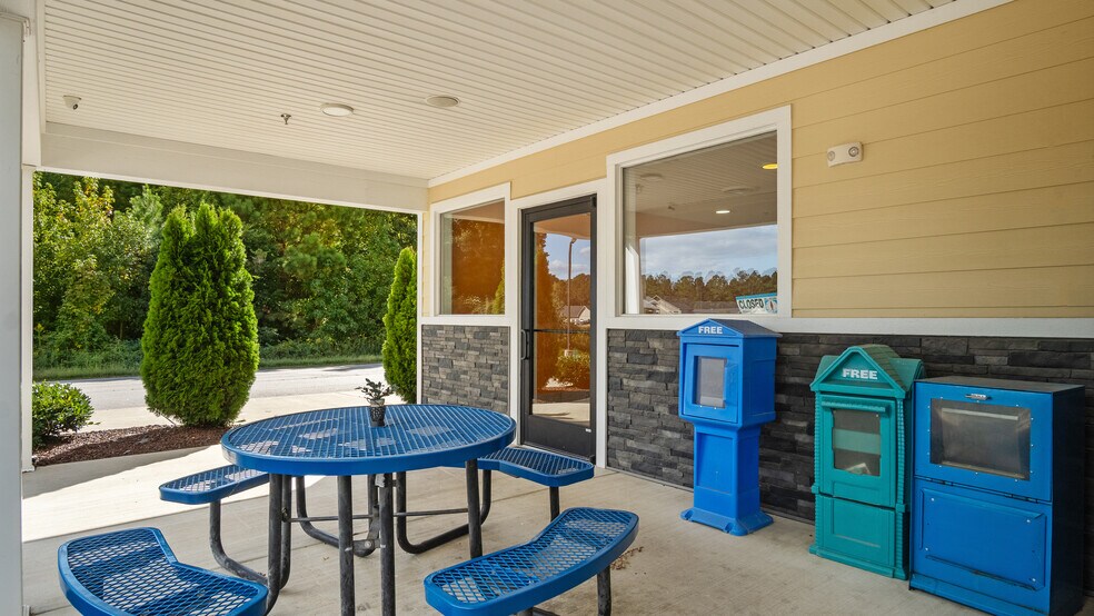 More Photos Of 235 N Mosby Ave, Littleton Restaurant For Sale