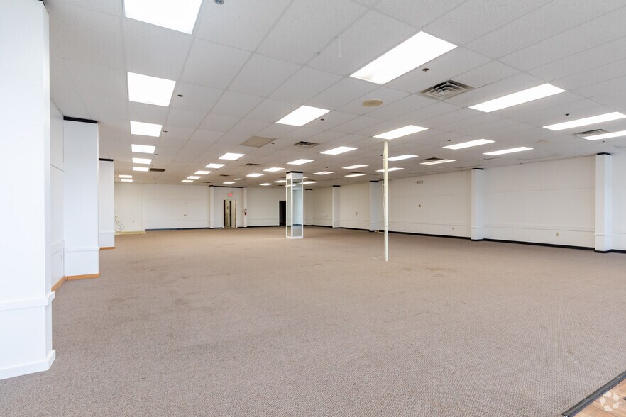 More Photos Of 420-482 Wylie Dr, Normal General Retail For Lease