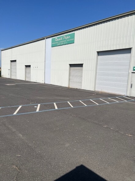 More Photos Of 136 Flamingo Dr, Modesto Warehouse For Lease