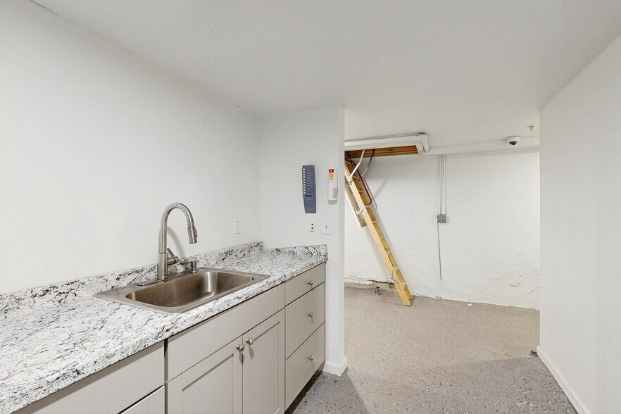 More Photos Of 1722-1724 Atlantic Ave, Atlantic City Apartments For Lease