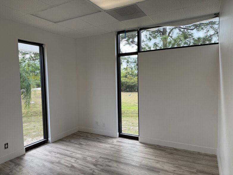 More Photos Of 3205 Beck Blvd, Naples Office For Lease