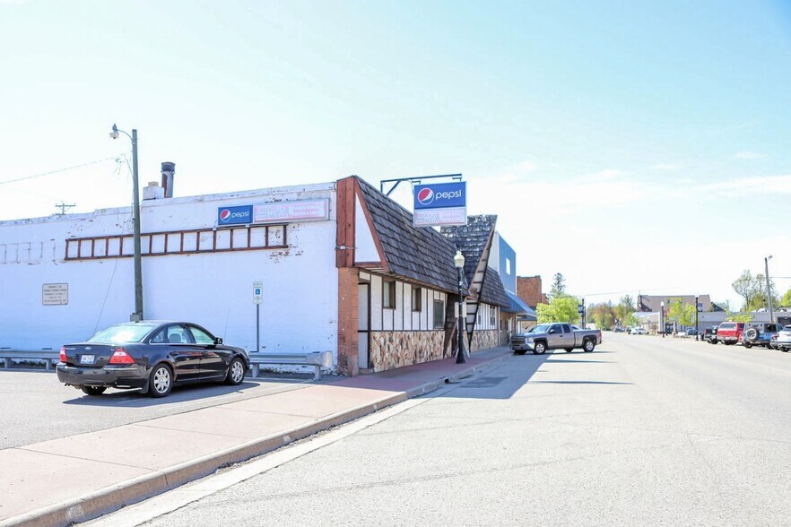 More Photos Of 616 Main St, Norway Restaurant For Sale