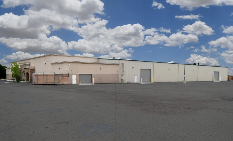 More Photos Of 3401 N Sillect Ave, Bakersfield Distribution For Lease