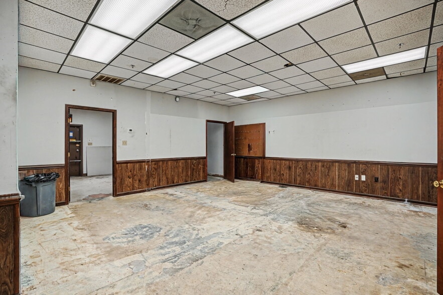 More Photos Of 3021 E Victory Dr, Savannah Office For Sale