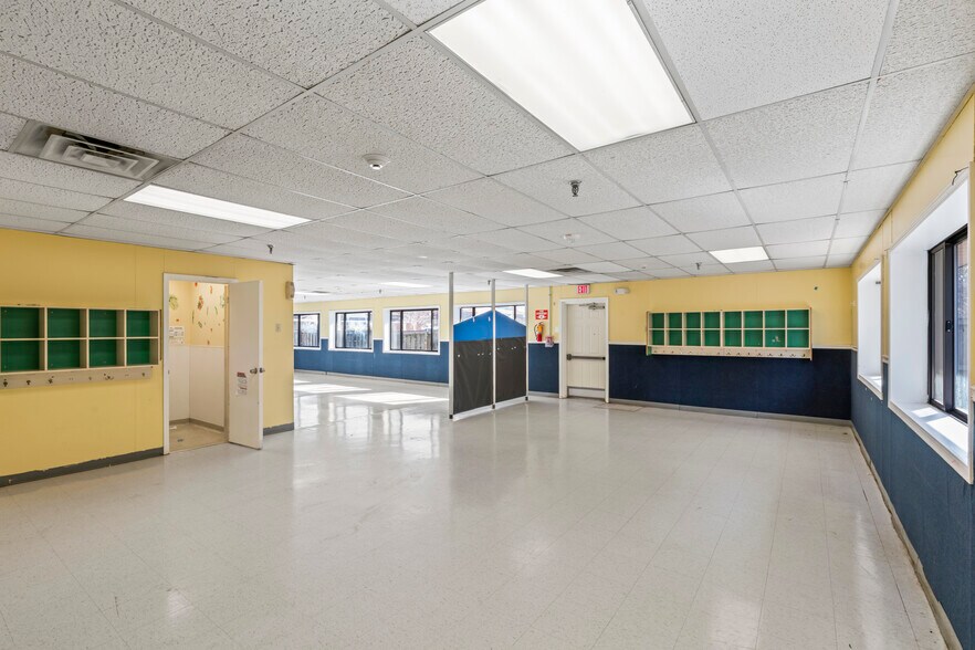 More Photos Of 211 Edds Ln, Sterling Schools For Sale