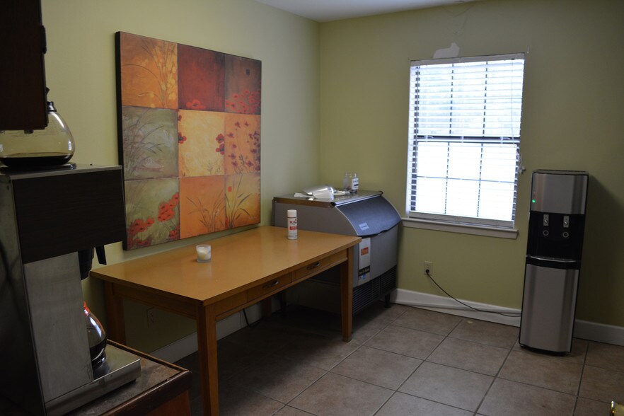 More Photos Of 3213 Executive Park Cir, Mobile Office For Sale