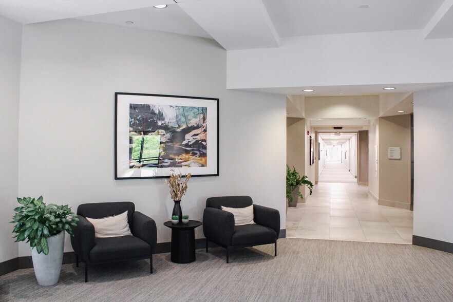 More Photos Of 2851 Charlevoix Dr SE, Grand Rapids Office For Lease