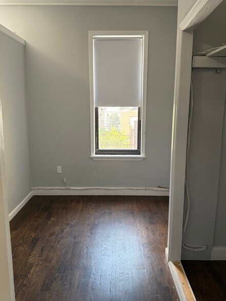 More Photos Of 9206 Jamaica Ave, Woodhaven Storefront For Lease