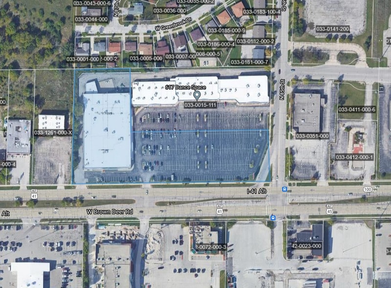 More Photos Of 8600-8604 W Brown Deer Rd, Milwaukee General Retail For Sale