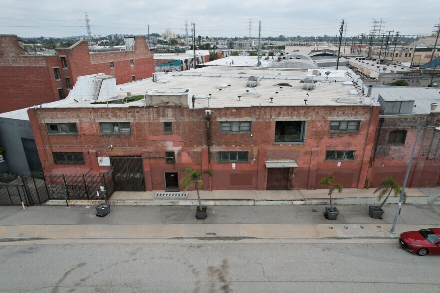 More Photos Of 1727 N Spring St, Los Angeles Industrial For Sale