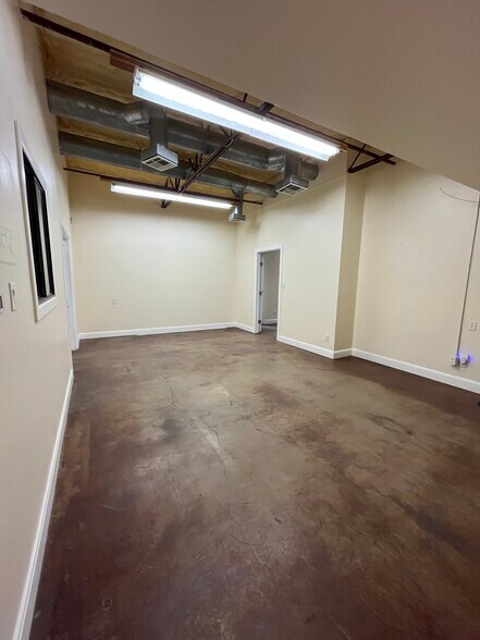 More Photos Of 513 Thompson Ln, Austin Flex For Lease