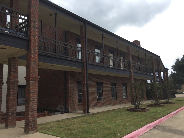 More Photos Of 337 Oaks Trl, Garland Office For Lease