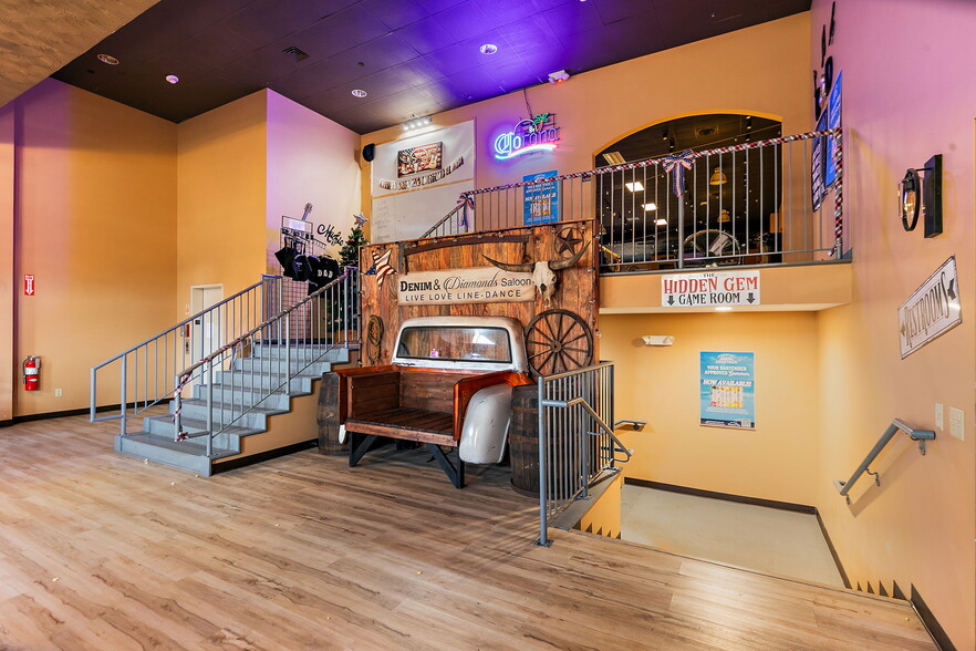 More Photos Of 425 W State St, Sycamore General Retail For Sale