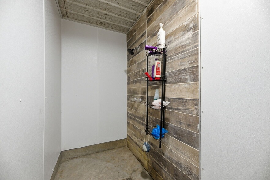 More Photos Of 74 2nd St, Moran Trailer Camper Park For Sale