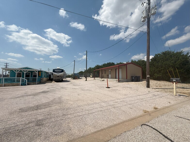 More Photos Of 107 Bailey Ln, Liberty Hill General Retail For Lease