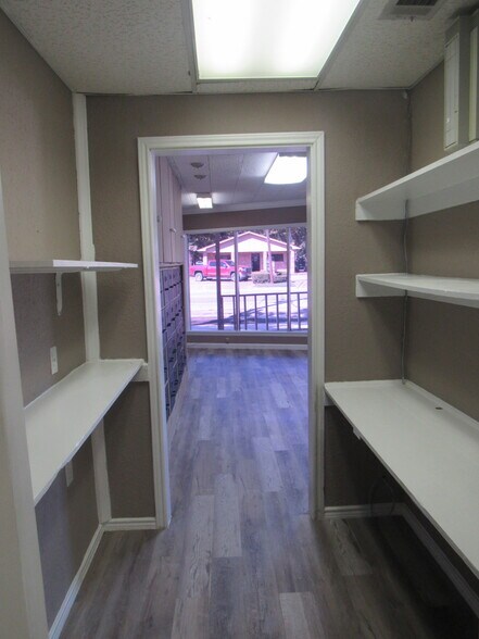 More Photos Of 1802 N Center St, Bonham Office For Sale