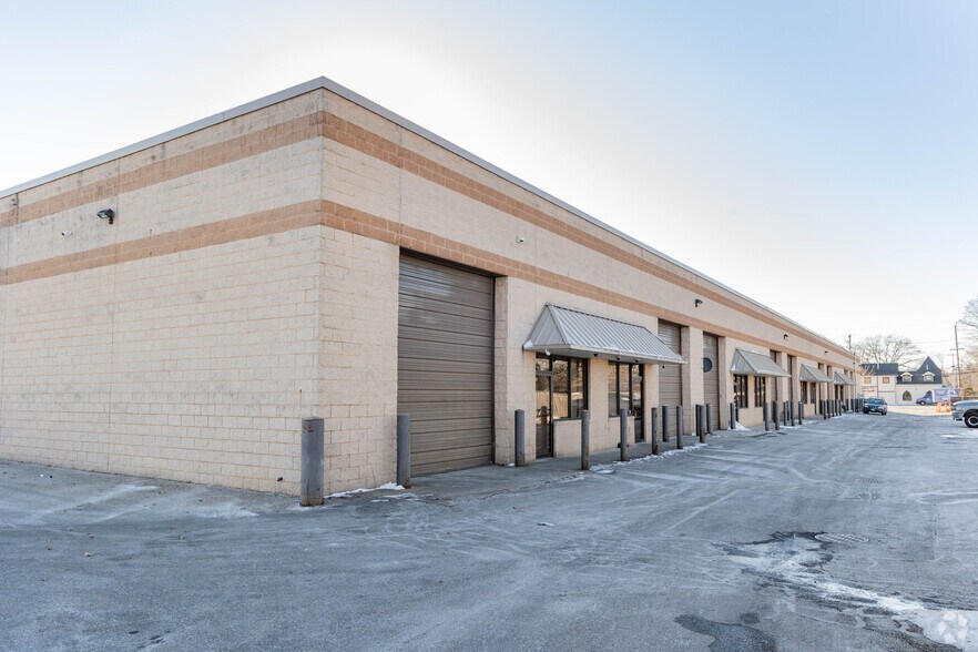 More Photos Of 1507 Smithtown Ave, Bohemia Manufacturing For Lease