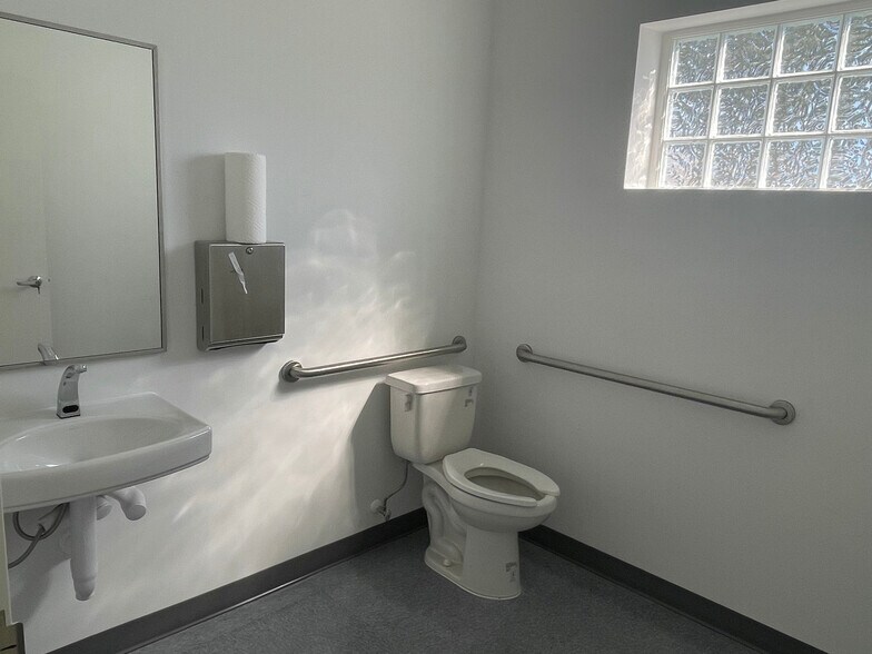 More Photos Of 6061 Estero Blvd, Fort Myers Bank For Sale