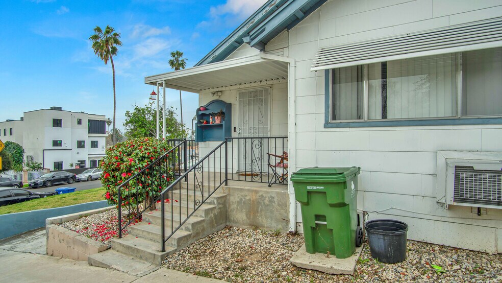 More Photos Of 5353 Oakland St, Los Angeles Apartments For Sale