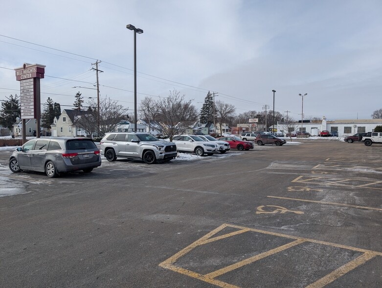 More Photos Of 1000 W Wisconsin Ave, Appleton Unknown For Lease