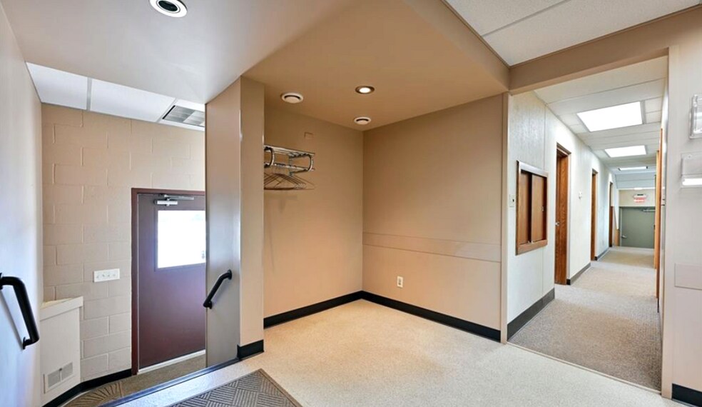 More Photos Of 415 N Front St, Spooner Coworking Space