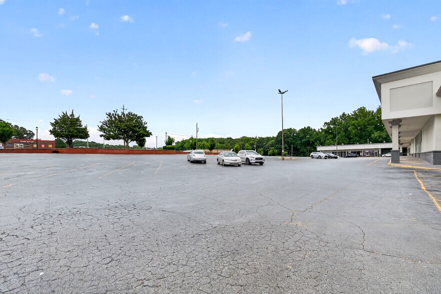 More Photos Of 2455 Delowe Dr, Atlanta Unknown For Lease