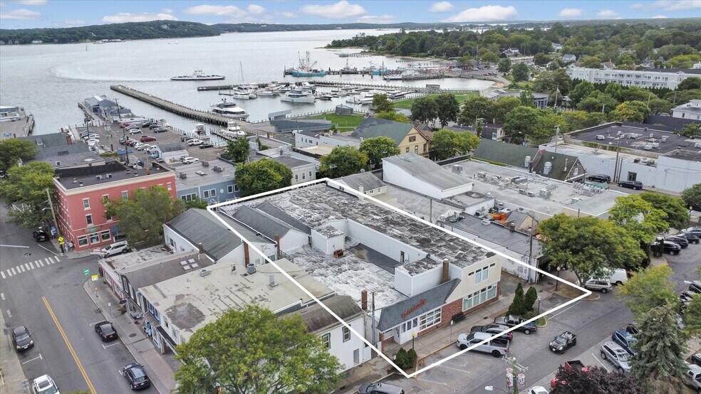 More Photos Of 14 Front St, Greenport Freestanding For Lease