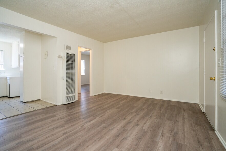 More Photos Of 1433 E 61st St, Los Angeles Apartments For Sale