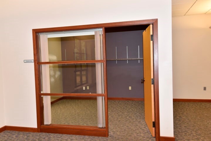More Photos Of 2834 Northgate Dr, Iowa City Office For Sale