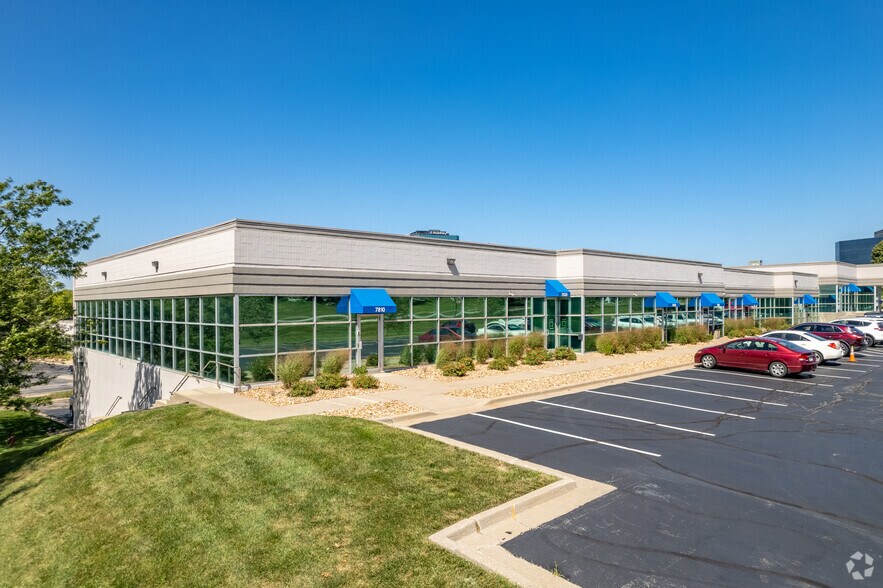 More Photos Of 7810-7900 NW 100th St, Kansas City Unknown For Lease