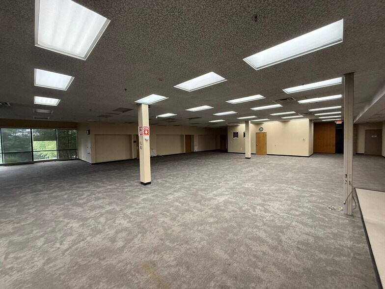 More Photos Of 500 Corporate Dr, Mahwah Light Manufacturing For Lease