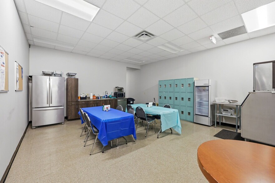 More Photos Of 2720 Discovery Dr, Raleigh Flex For Lease