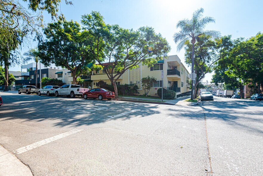 More Photos Of 8130 Norton Ave, West Hollywood Apartments For Sale
