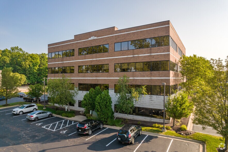More Photos Of 1559 Corporate Woods Pky, Uniontown Office For Lease