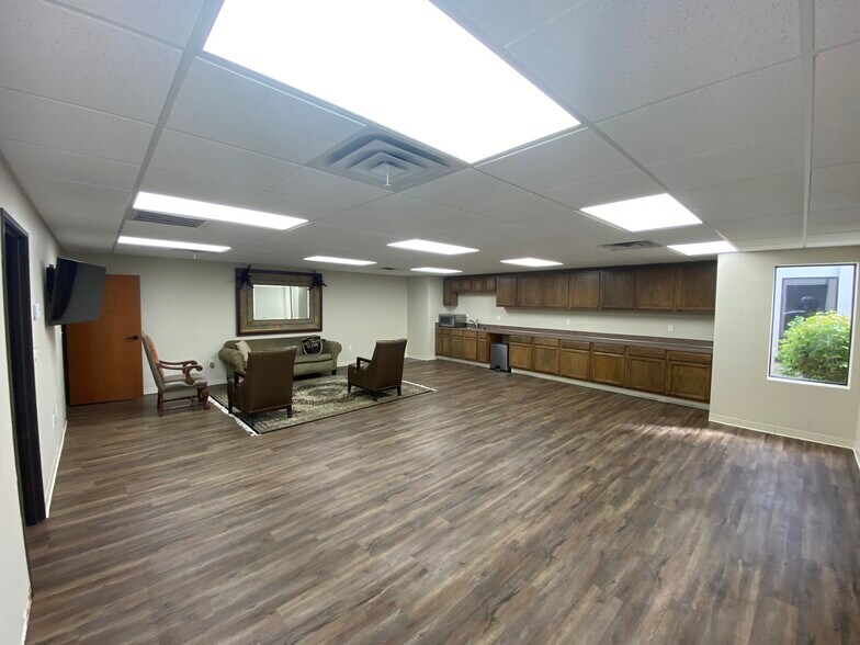 More Photos Of 4130-4158 S Harvard Ave, Tulsa Office For Lease